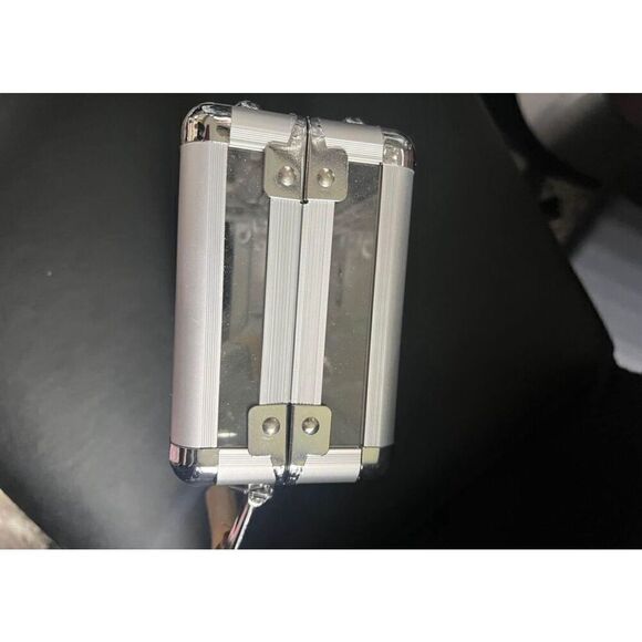 ⚡️SPRING CLEAN SALE⚡️ rare betty boop holographic metal bag with strap - Picture 3 of 9